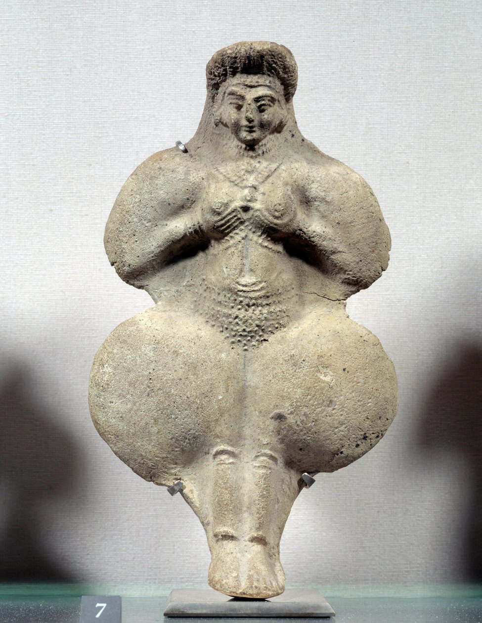 Arte oriental: estatuilla de terracota de mujer sosteniendo sus pechos, probable representación de Ishtar, diosa de la fertilidad. De Susa. Irán. Período elamita. Siglos XIV-XII a.C. Altura 0,16 m. Museo del Louvre de Sumerian Sumerian