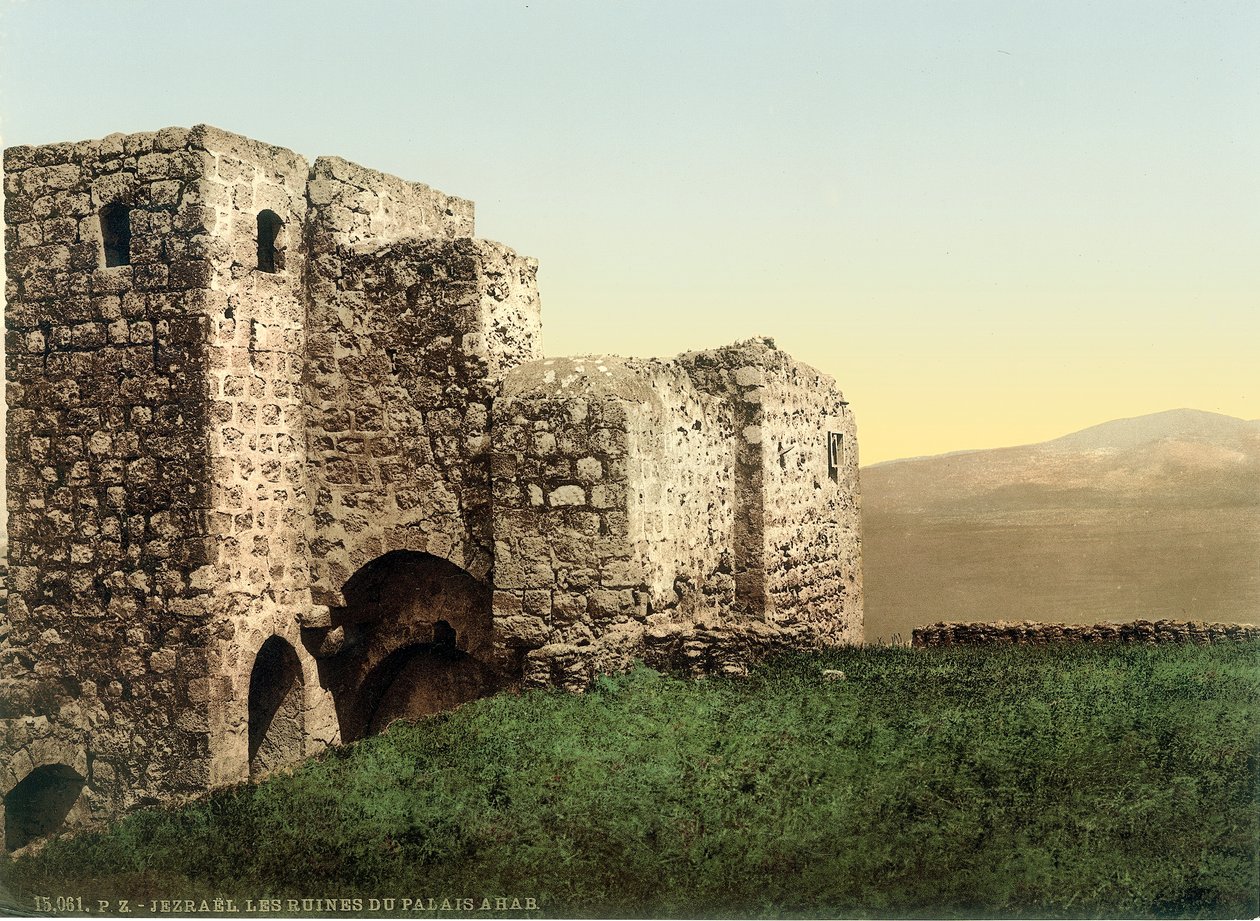 Ruinas de la llamada Torre medieval del Palacio de Acab en Jezreel, c.1880-1900 de Swiss Photographer