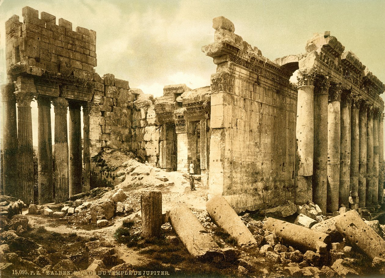 Templo de Baco, Baalbek, c.1880-1900 de Swiss Photographer