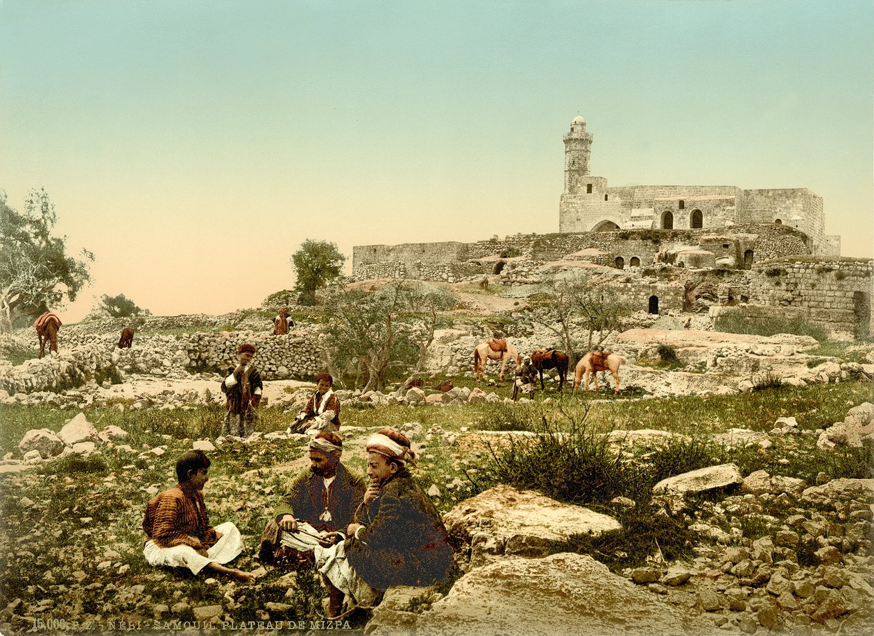 La iglesia cruzada de San Samuel (ahora una mezquita) en Neby Samwil, c.1880-1900 de Swiss Photographer