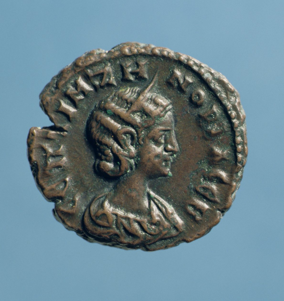 Tetradracma (anverso) de Zenobia, Reina de Palmira, acuñado en Alejandría c.274 de Syrian School