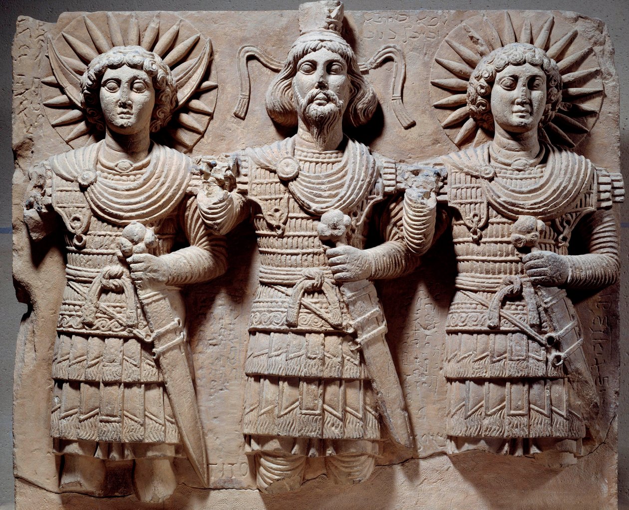 Triada palmirena: Baalshamin entre el dios de la luna y el dios del sol de Syrian