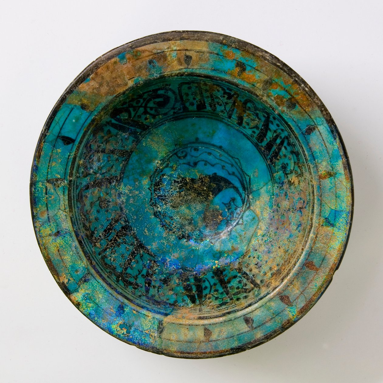 Un Plato de Cerámica Raqqa Turquesa del Siglo XIV de Syrian School