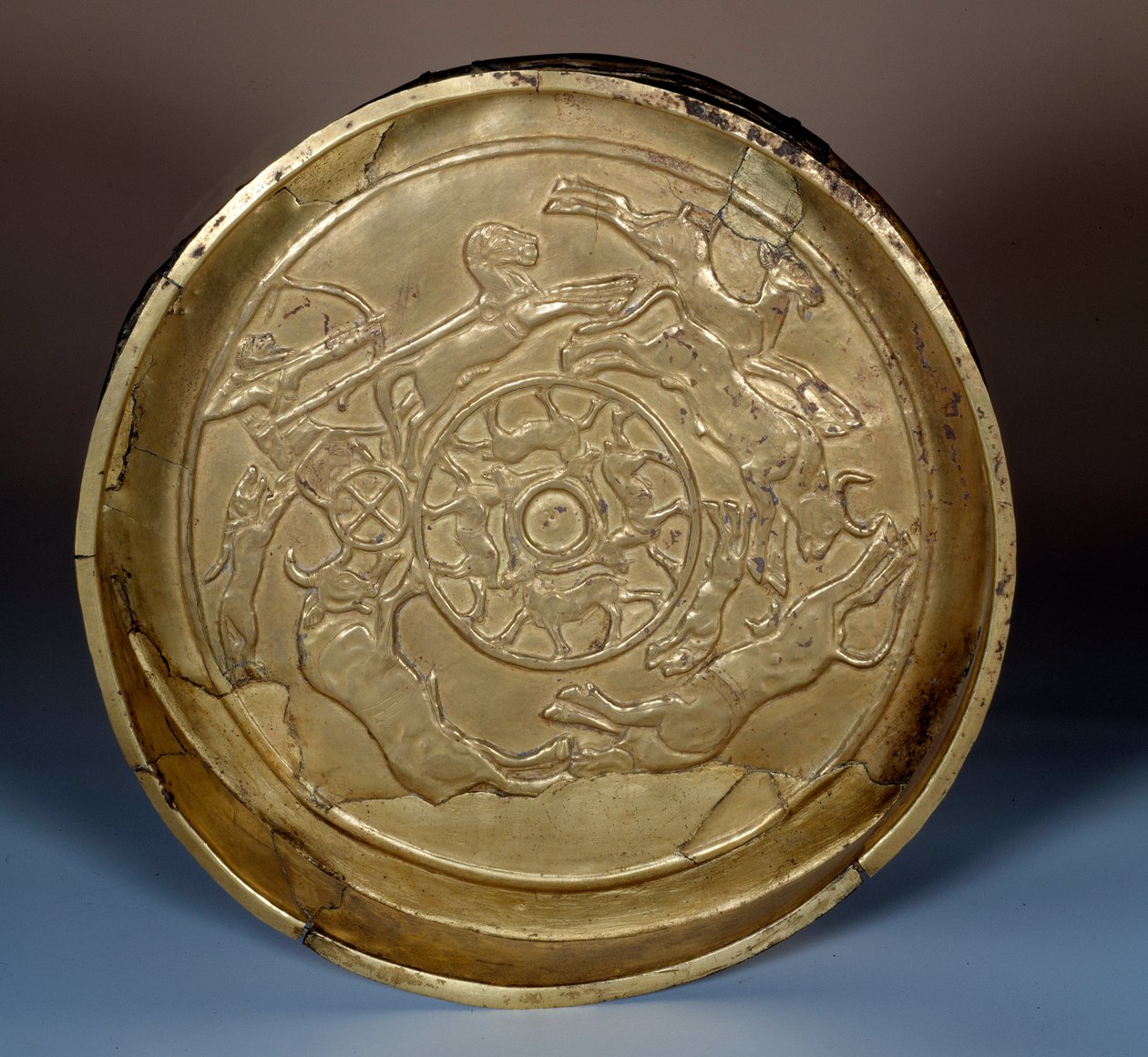Arte oriental: patena de caza en oro, alrededor de 1200 a.C. de Syrian Syrian