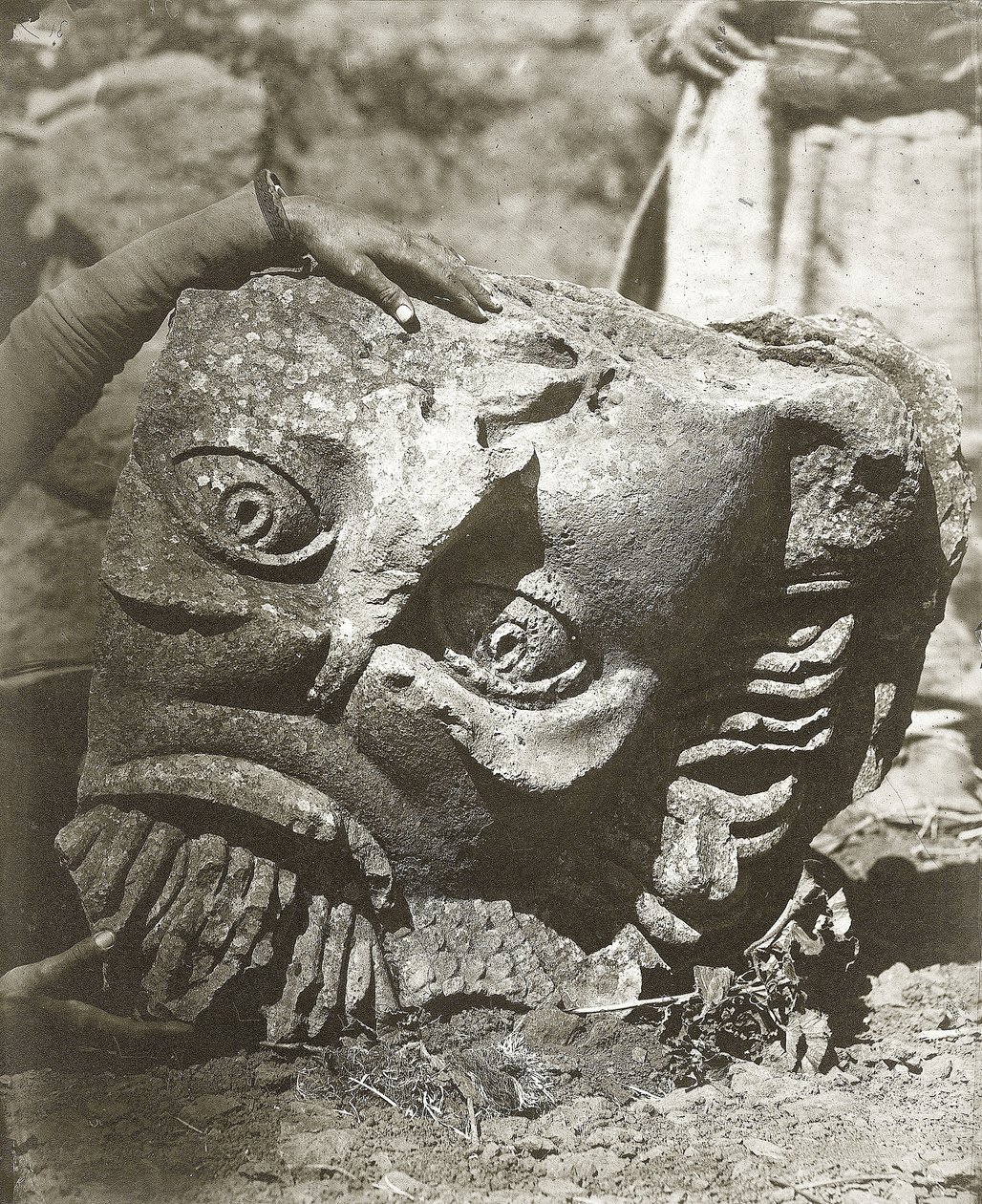 Cabeza antigua en Kunawat, Siria, 1875 de Tancrede Dumas