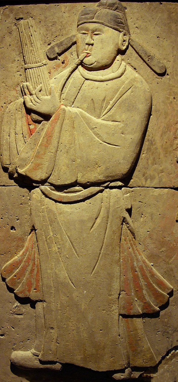 Estela de terracota con músico, Dinastía Tang (618-907), descubierta en la Provincia de Shaanxi, Museo del Bosque de Estelas en Xian. Fotografía, Leonard de Selva, China, 2006 de Tang Dynasty Chinese School