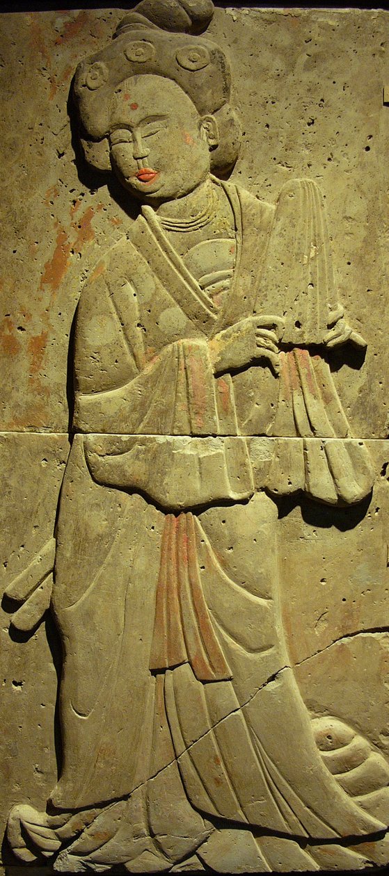 Estela de terracota con músico, dinastía Tang (618-907), descubierta en la provincia de Shaanxi, Museo del Bosque de Estelas en Xian. Fotografía, Leonard de Selva, China, 2006. de Tang Dynasty Chinese School