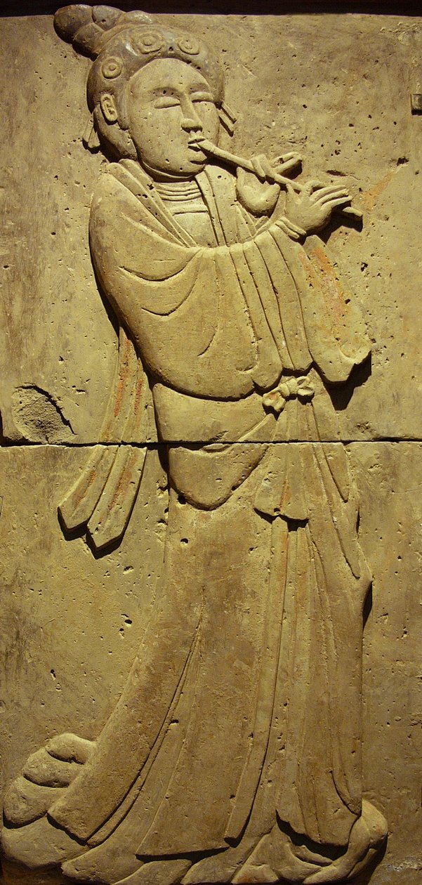 Estela de terracota con músico, Dinastía Tang (618-907), descubierta en la Provincia de Shaanxi, Museo de la Selva de Estelas en Xian. Fotografía, Leonard de Selva, China, 2006 de Tang Dynasty Chinese School