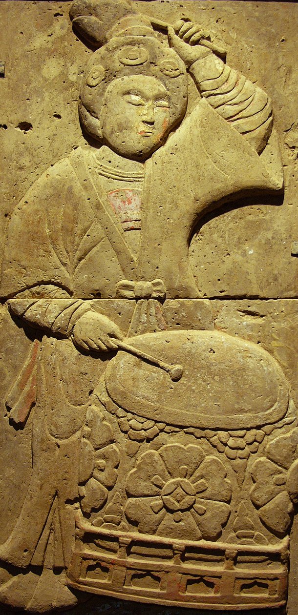 Estela de terracota con músico, Dinastía Tang (618-907), descubierta en la Provincia de Shaanxi, Museo de la Selva de Estelas en Xian. Fotografía, Leonard de Selva, China, 2006 de Tang Dynasty Chinese School