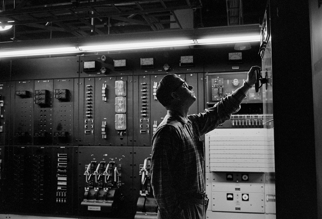 Mantenimiento de equipos telefónicos en PacTel alias Pacific Telephone en Bellingham, ... de Ted Spiegel