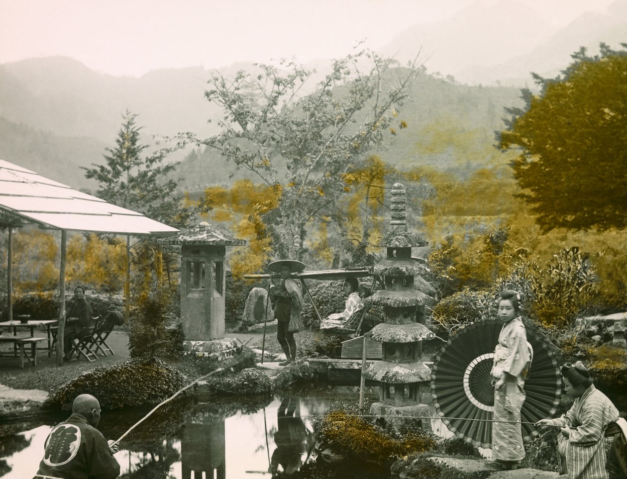 Día de pesca en el jardín Dainichi - Do in Nikko circa 1900 - 1915 (fotografía) de Teijiro Takagi