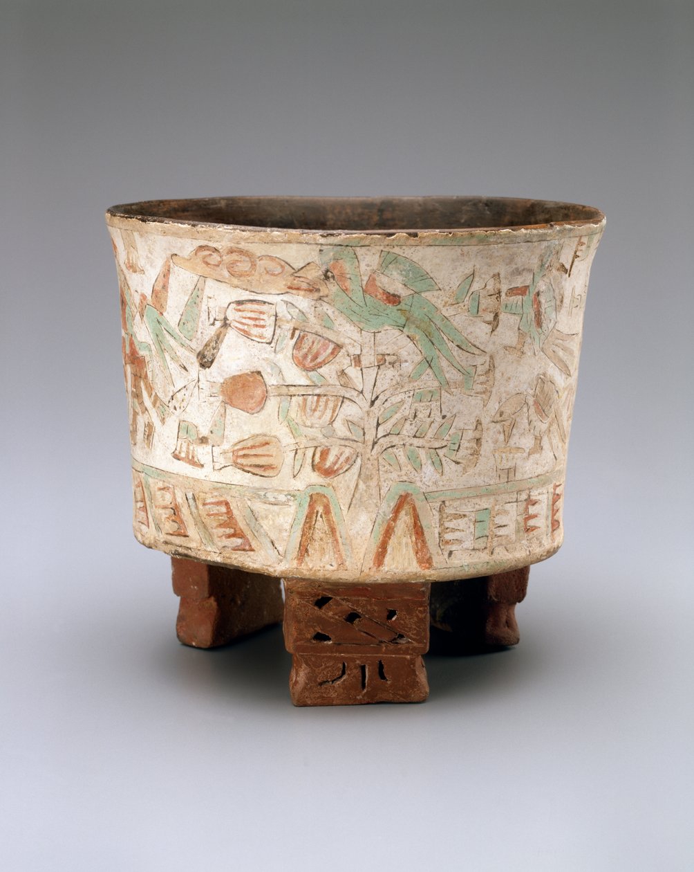 Vaso trípode con dos sopladores y aves quetzal en árboles de cacao, Tardío Xolalpan, 550-650 de Teotihuacan Teotihuacan