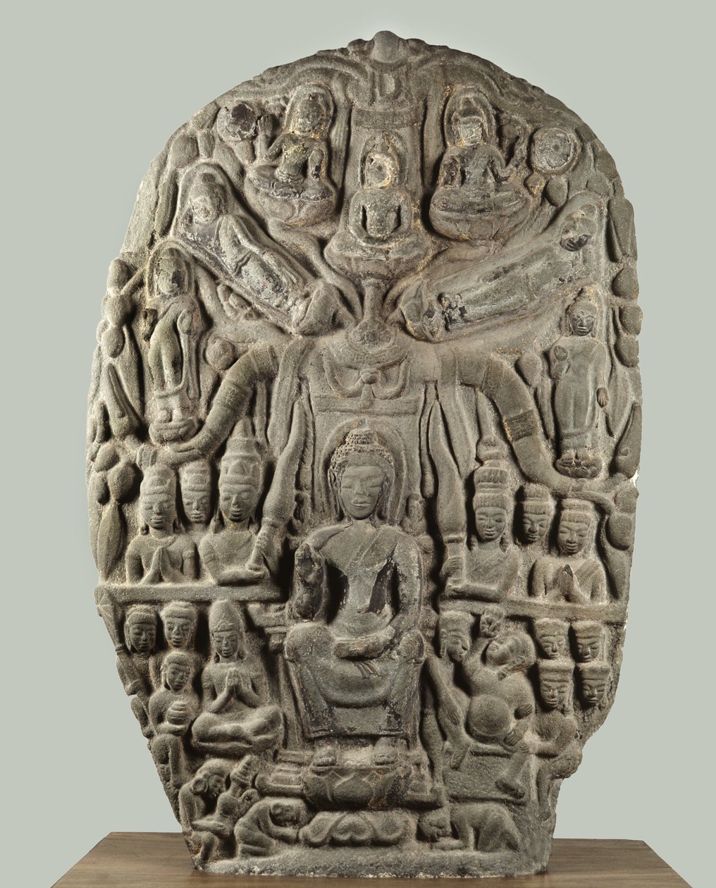 Estelas con Buda y deidades adoradoras, Período Davaravati de Thai School