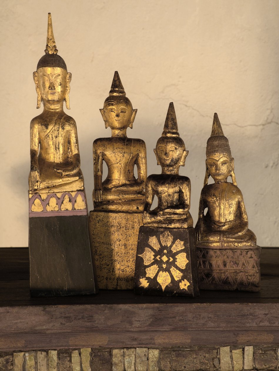 Budas votivos de madera, norte de Tailandia de Thai School