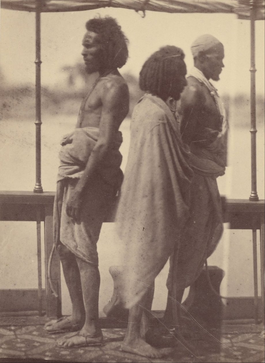 Retrato de Tres Hombres Nativos de Pie en Perfil de Théodule Devéria