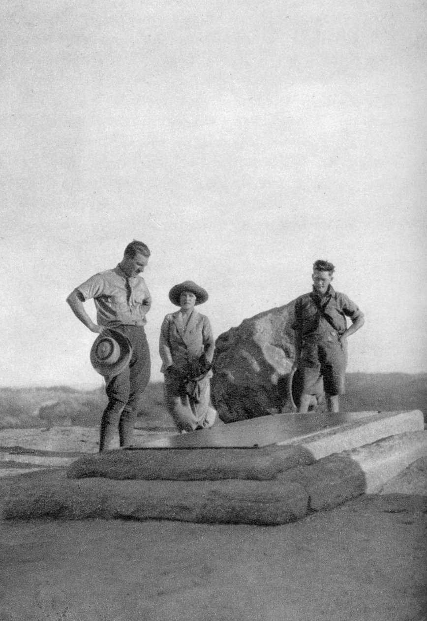 Tumba de Cecil Rhodes, empresario y político británico en África, Rhodesia del Sur, 1924 de Thomas A. Glover
