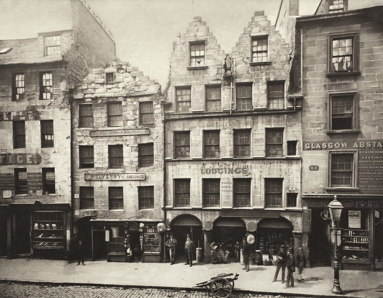 Edificios antiguos en High Street, n.os 17-27 (#16) de Thomas Annan