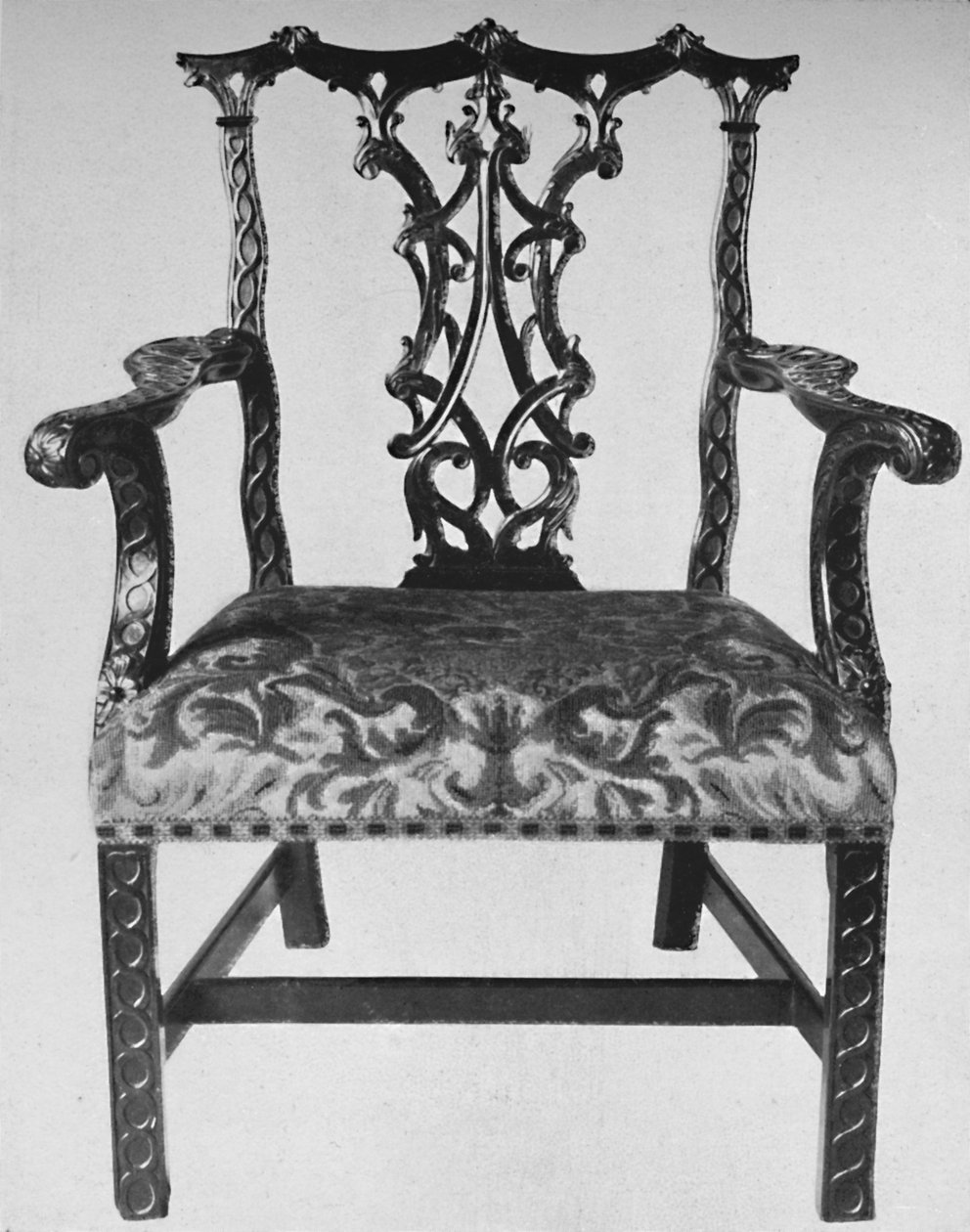 Silla de codo Chippendale china con asiento en bordado contemporáneo, mediados del siglo XVIII, 1928 de Thomas Chippendale