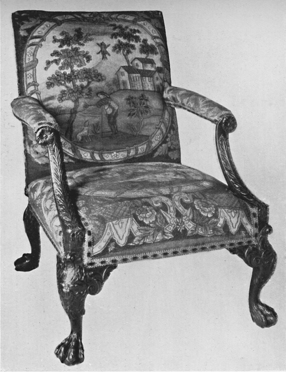 Sillón de caoba Chippendale con tapicería de bordado de Thomas Chippendale