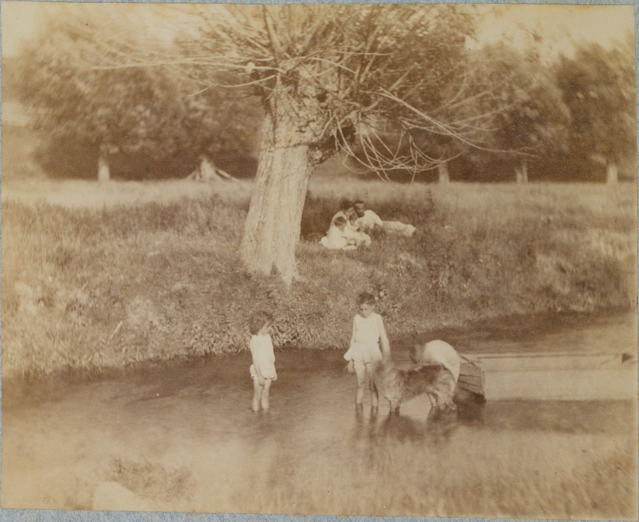 Tres niños y un perro jugando en el arroyo de Thomas Eakins