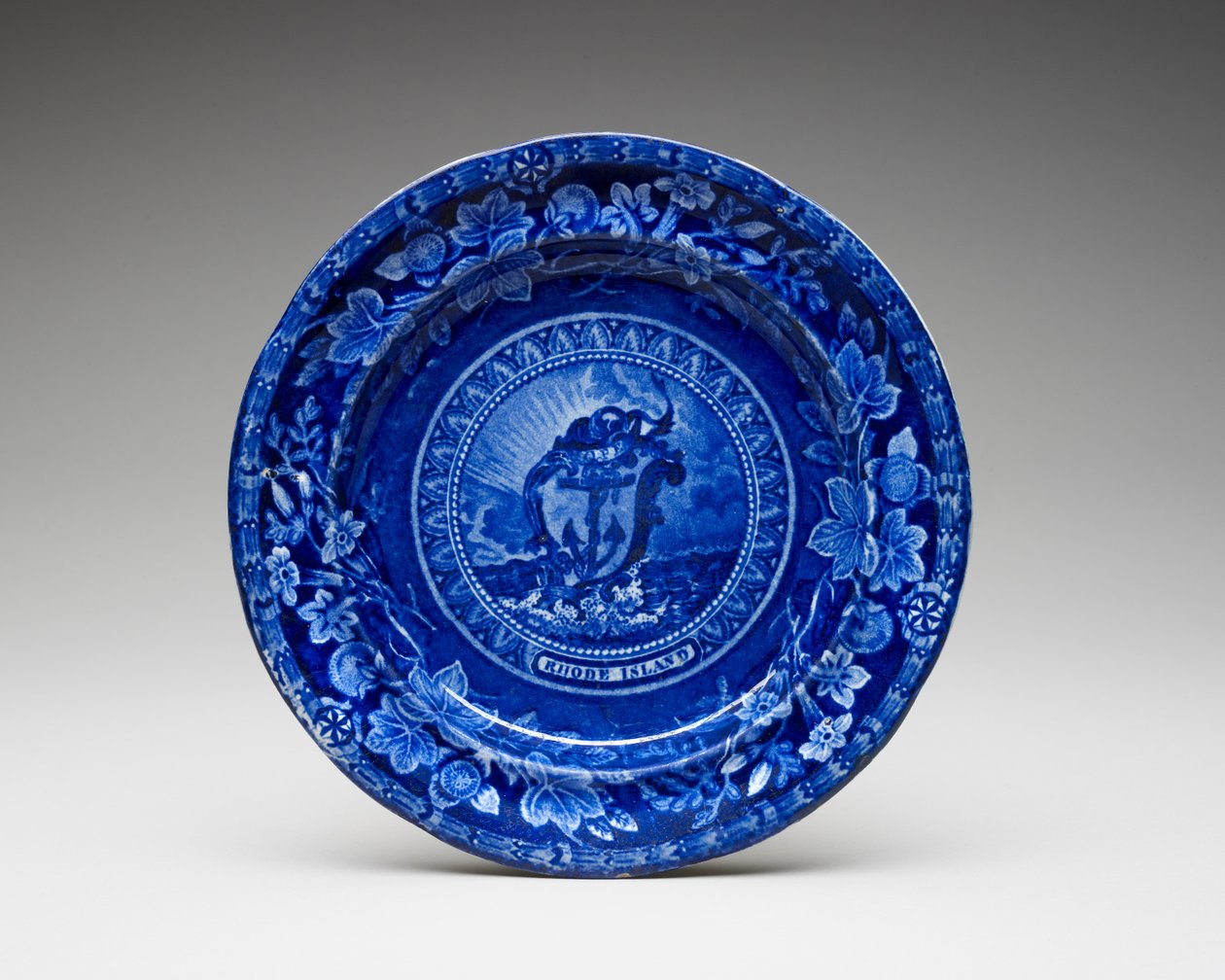 Plato, c. 1826-1835 (barro vidriado con impresión de transferencia) de Thomas Mayer