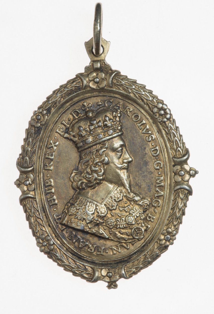 Insignia de apoyo de Carlos I y Henrietta Maria, c.1649 (plata dorada) de Thomas Rawlins
