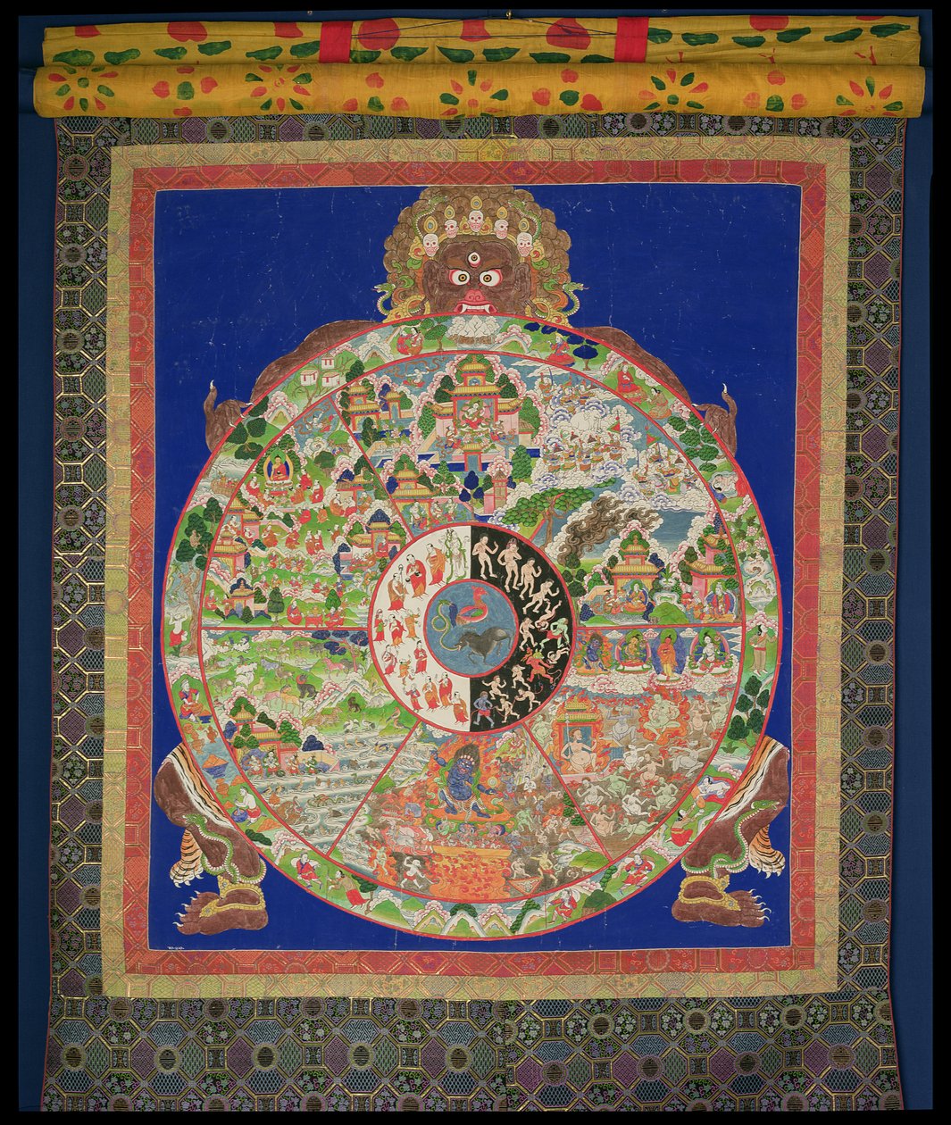 Rueda de la Vida Dharmachakra siendo girada por Yama el Señor de la Muerte, con escenas que simbolizan los doce enlaces que causan el renacimiento incontrolado alrededor del borde, tibetano, 1780-1850 de Tibetan School