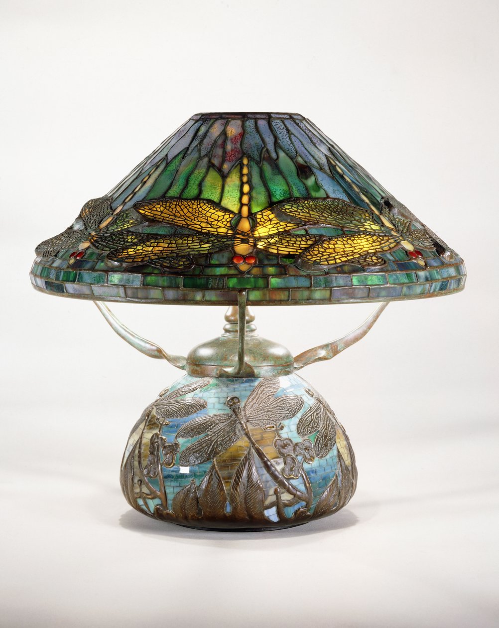 Lámpara de mesa de Tiffany Studios con diseño de libélula de Tiffany and Company