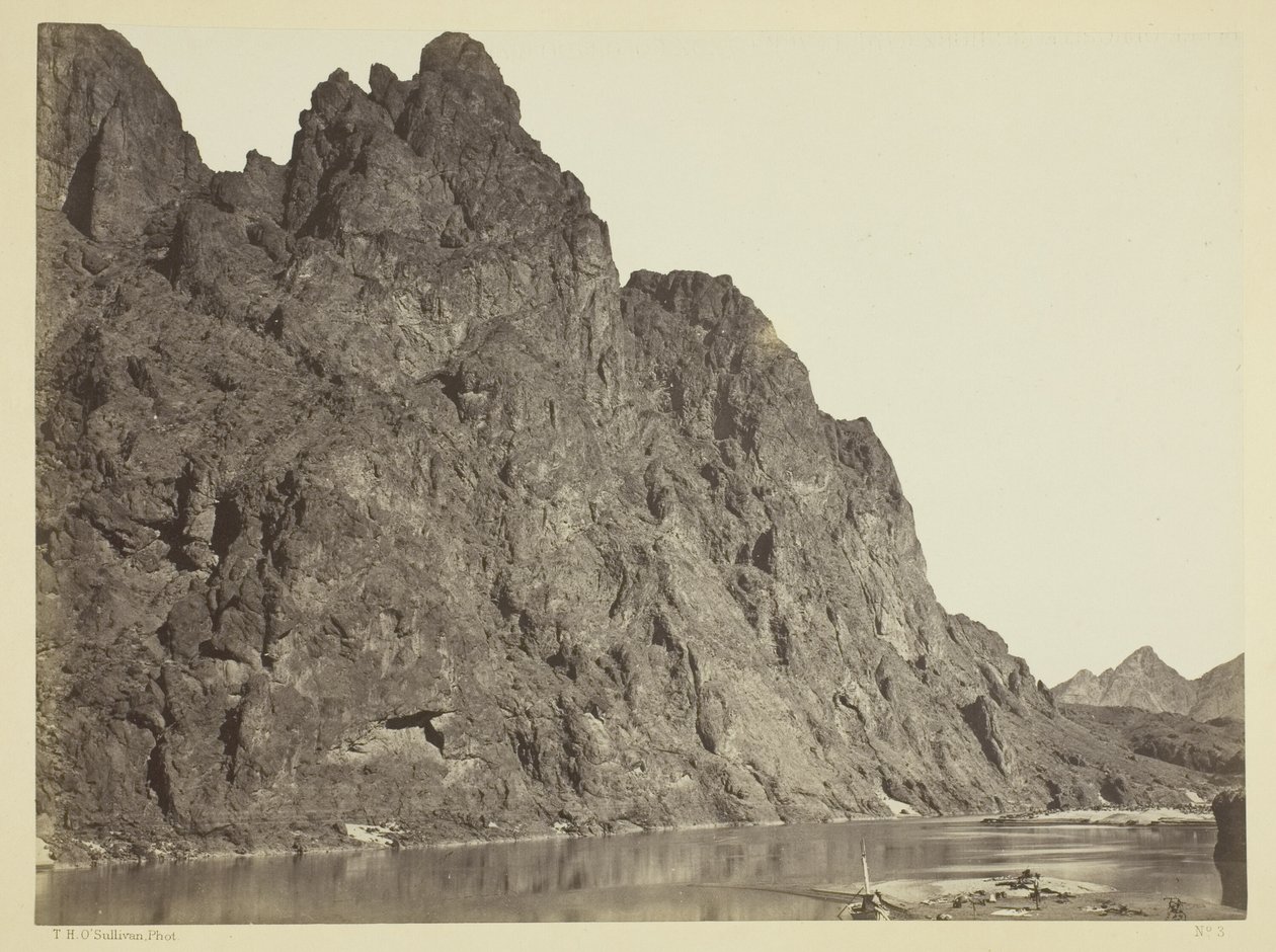 Acantilado frente al campamento Big Horn, Cañón Negro, Río Colorado de Timothy O