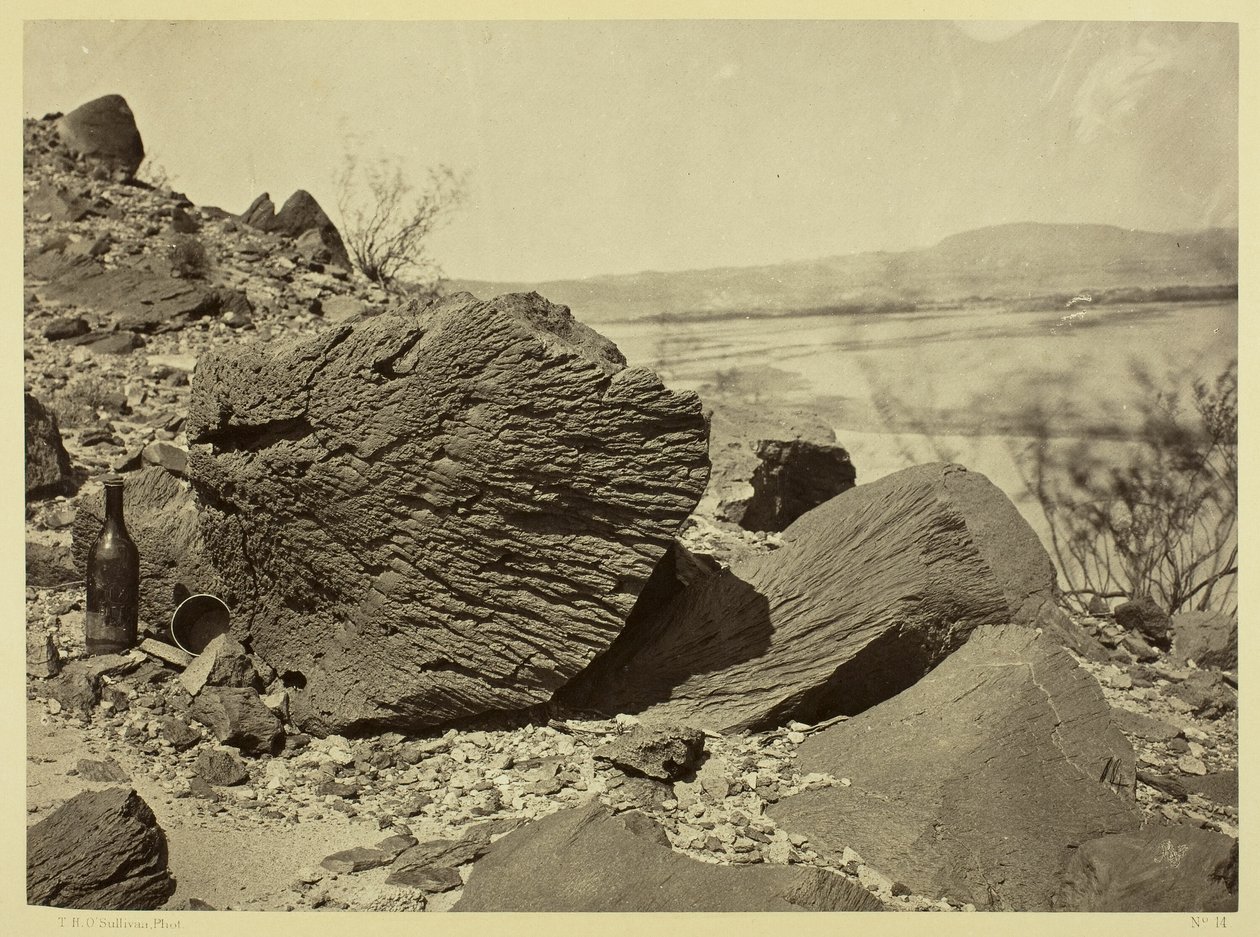 Roca tallada por la deriva de la arena, debajo de Fortification Rock, Arizona de Timothy O
