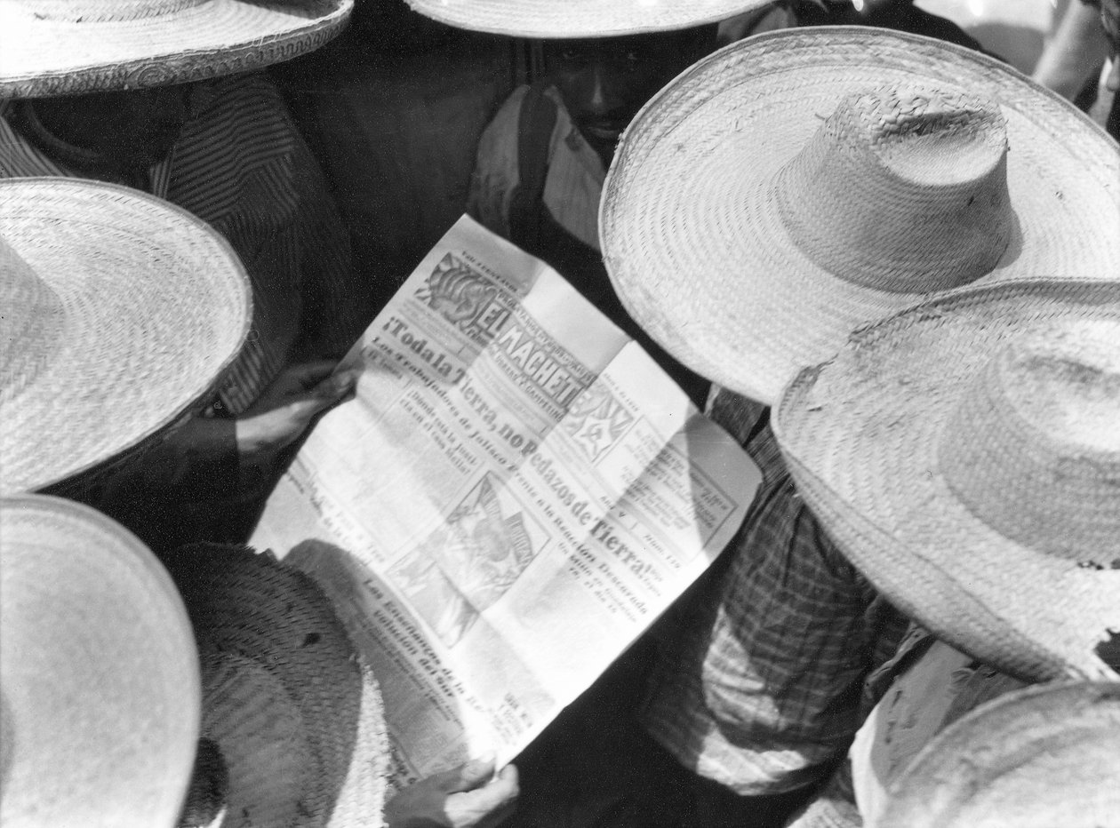 Campesinos leyendo El Machete, Ciudad de México, 1929 de Tina Modotti