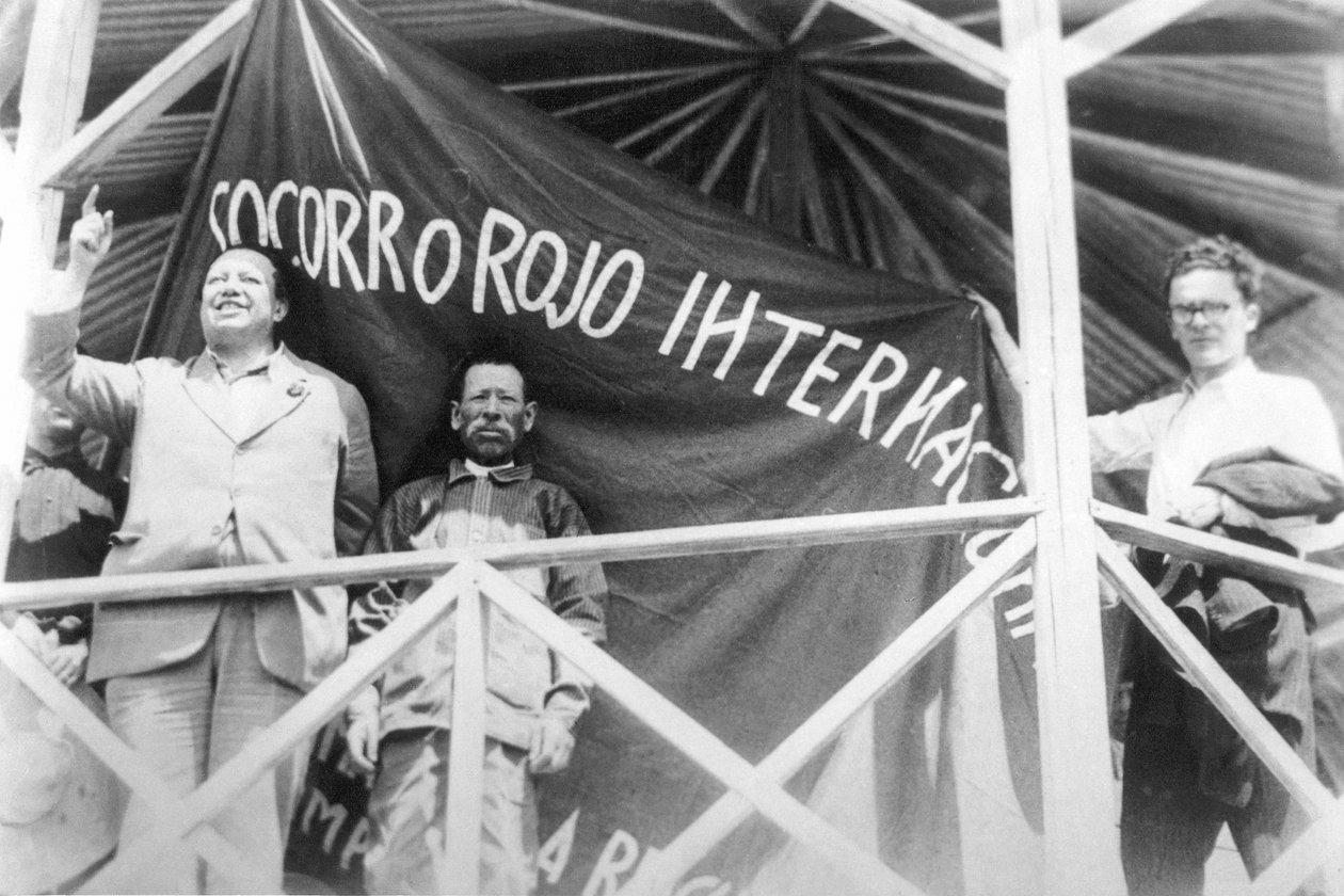 Socorro Rojo Internacional: Diego Rivera en un mitin de “Socorro Rojo Internacional”, Tizayuca (Hidalgo), México, 4 de abril de 1929 de Tina Modotti