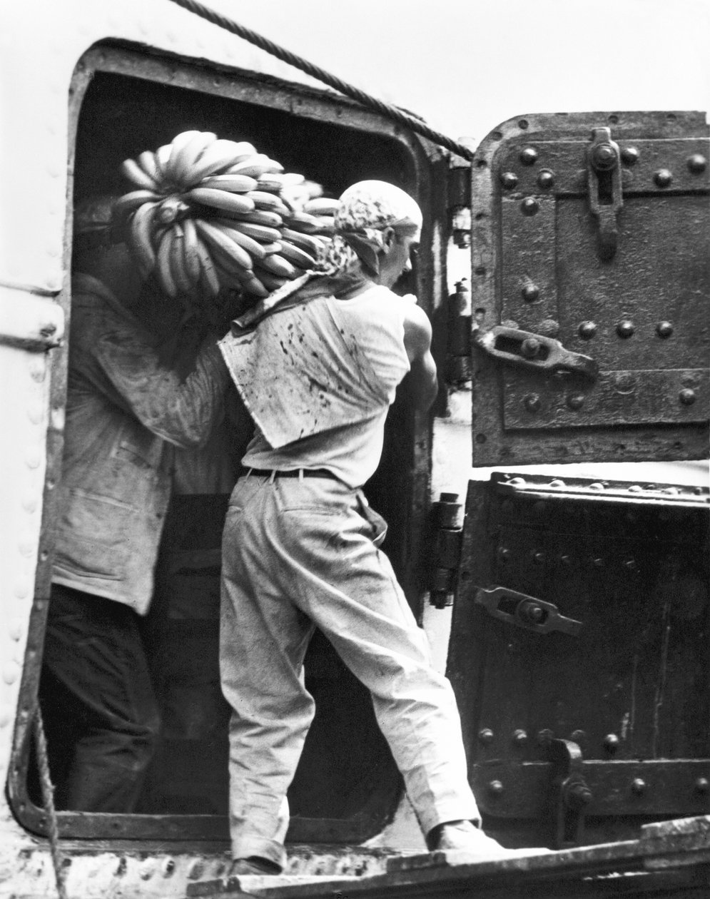 Trabajadores cargando plátanos, Veracruz, 1927 de Tina Modotti
