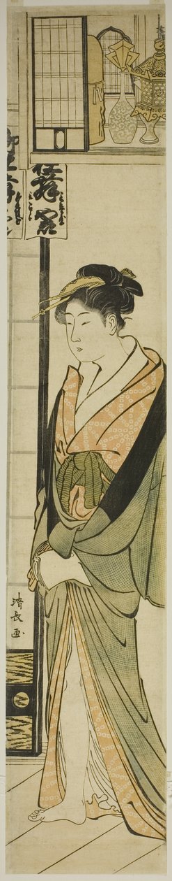 Cortesana de pie bajo un estante para talismanes de Torii Kiyonaga