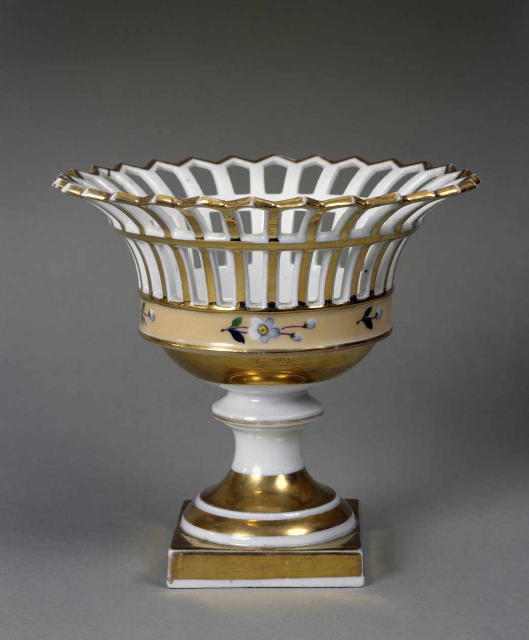 Cesta de frutas, c. 1826-1838 de Tucker China Factory