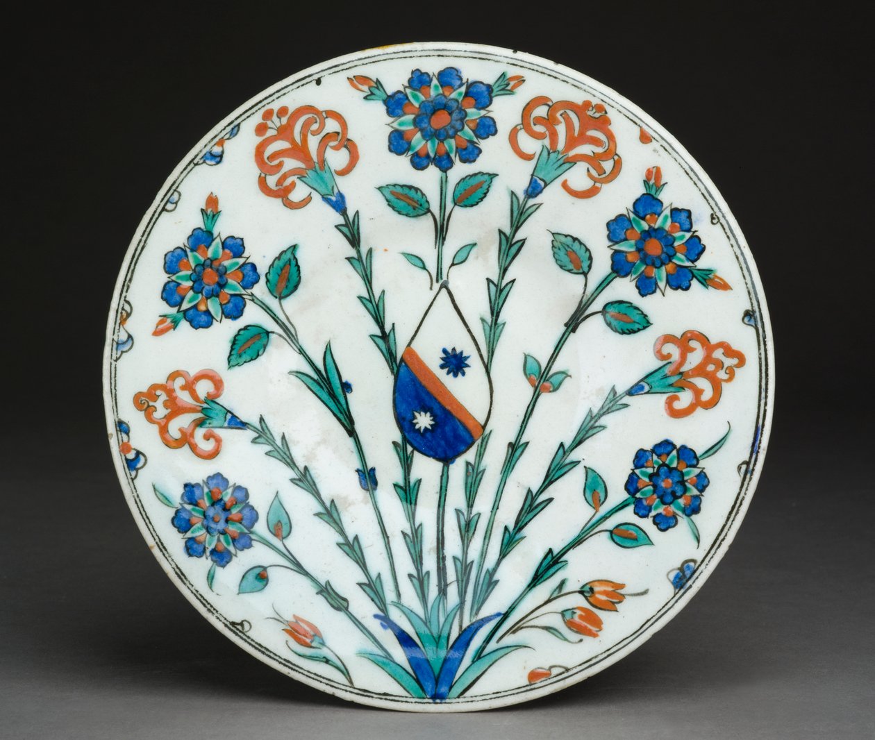 Plato con escudo de armas europeo, Iznik, turco, c.1570 de Turkish School