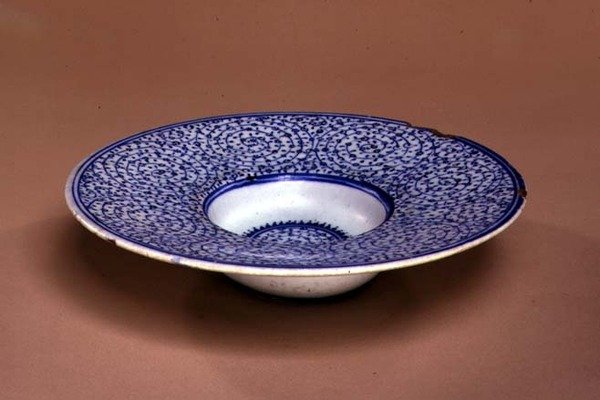 Plato tondino, cerámica de Iznik Golden Horn, turco, c.1535-45 de Turkish School