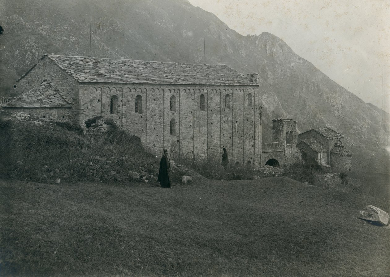 Abadía de San Pietro al Monte, Civate, Lombardía, Italia, fotografía de Ugo Monneret de Villard, hacia 1910. de Ugo Monneret de Villard