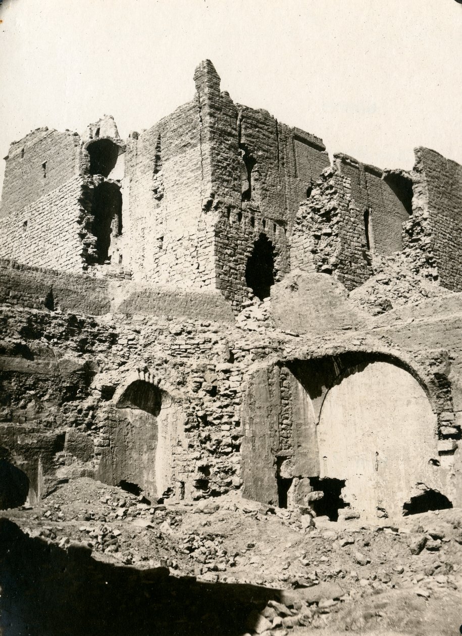 Iglesia del monasterio de San Simeón, esquina noroeste antes de la restauración, Asuán, Egipto, fotografía de Ugo Monneret de Villard. de Ugo Monneret de Villard