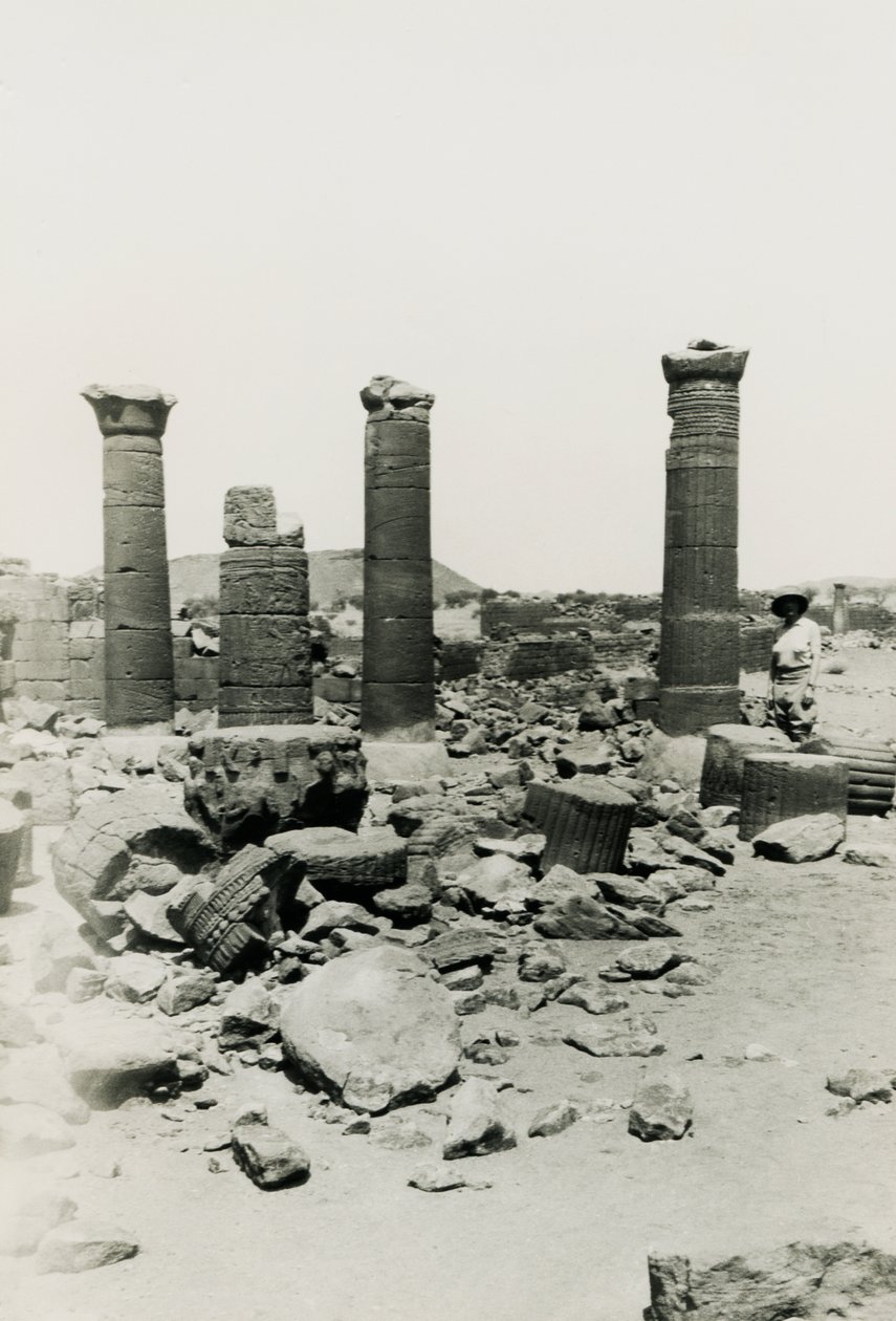 Columnas y ruinas del templo del Gran Recinto, Musawwarat es Sufra, Sudán, fotografía de Ugo Monneret de Villard de Ugo Monneret de Villard