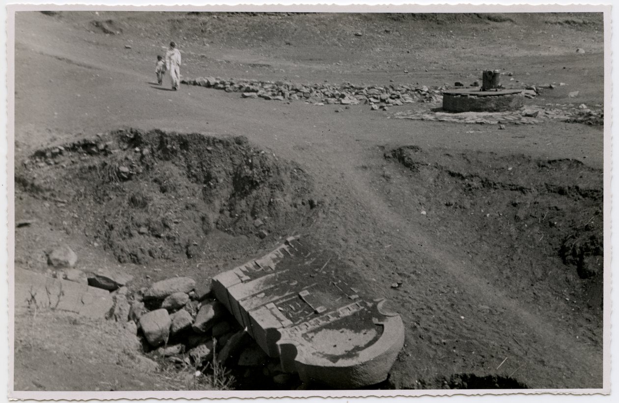 Fragmentos de estela, Axum, Etiopía, fotografía de Ugo Monneret de Villard de Ugo Monneret de Villard