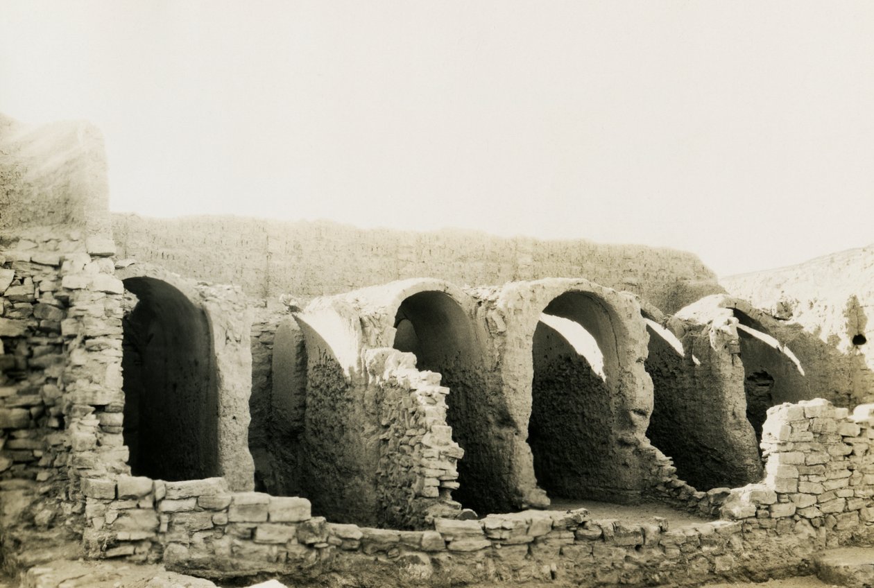 Interior del monasterio de San Simeón, edificios 311-36, Asuán, Egipto, fotografía de Ugo Monneret de Villard. de Ugo Monneret de Villard