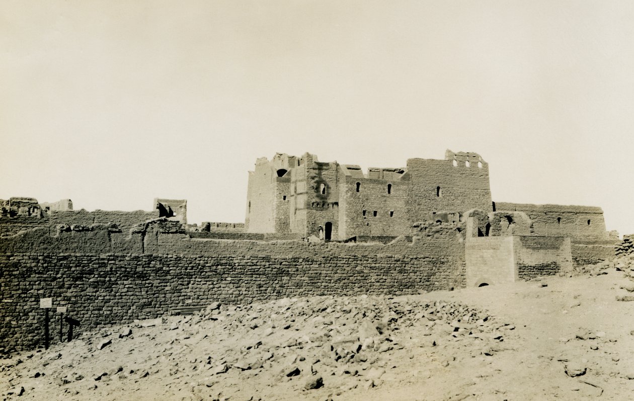 Monasterio de San Simeón, visto desde el exterior por el este, Asuán, Egipto, fotografía de Ugo Monneret de Villard de Ugo Monneret de Villard