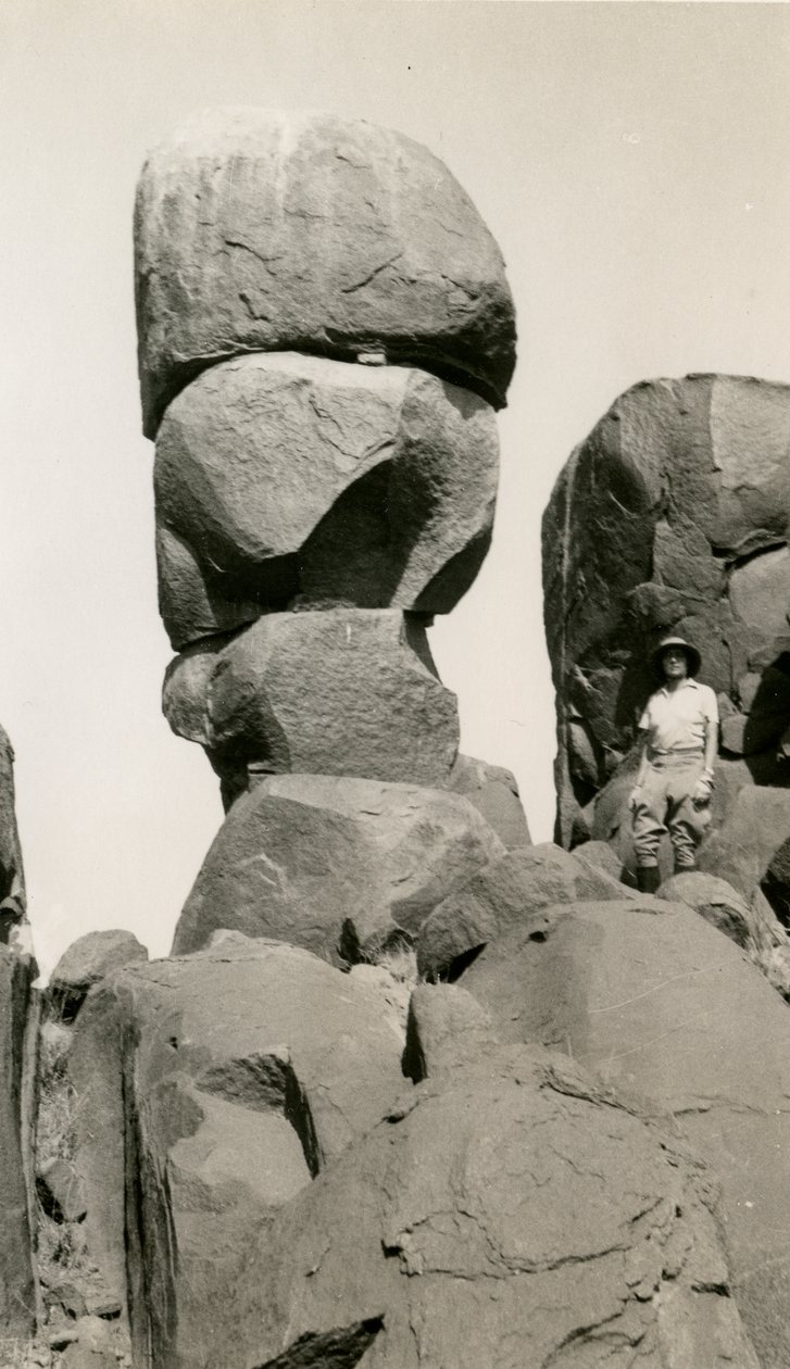 Rocas en Goz Regeb, Sudán, fotografía de Ugo Monneret de Villard, ca 1925 de Ugo Monneret de Villard