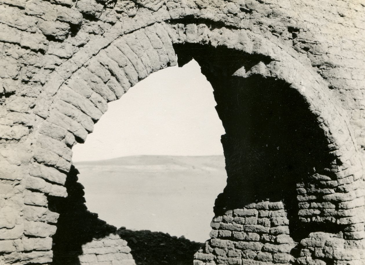 Ruinas de una iglesia en el desierto, detalle de la pechina de la cúpula, Adindan, Egipto, fotografía de Ugo Monneret de Villard. de Ugo Monneret de Villard