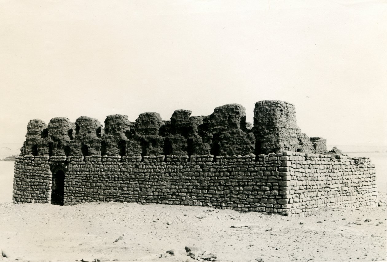 Ruinas de una iglesia cerca del río Nilo, Adendan, Egipto, fotografía de Ugo Monneret de Villard de Ugo Monneret de Villard