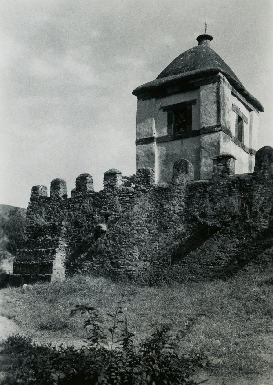 Torre lateral de la Iglesia de Nuestra Señora María de Sión, Axum, Etiopía, fotografía de Ugo Monneret de Villard. de Ugo Monneret de Villard