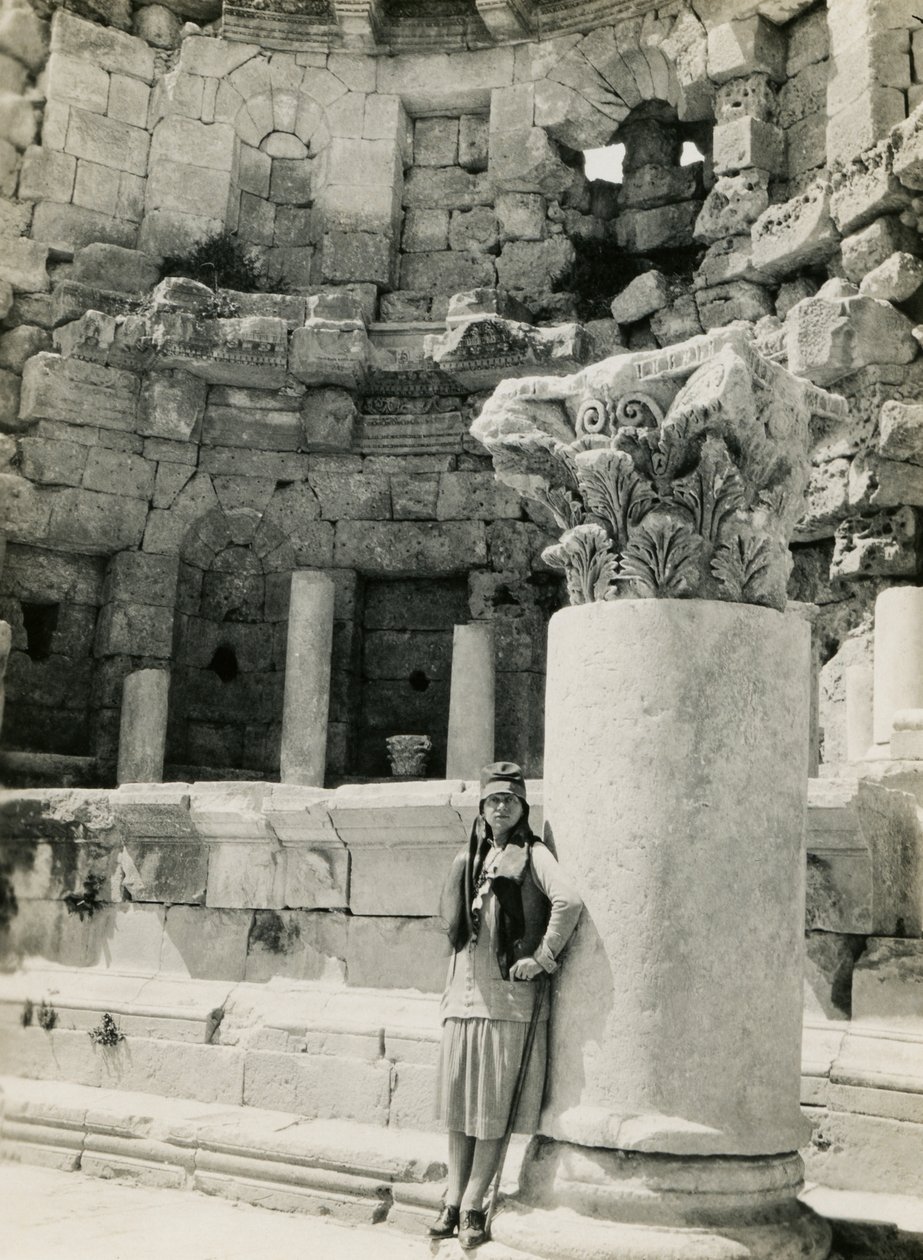 El ninfeo, ciudad greco-romana de Gerasa (hoy Jerash), fotografía de Ugo Monneret de Villard, hacia 1930. de Ugo Monneret de Villard