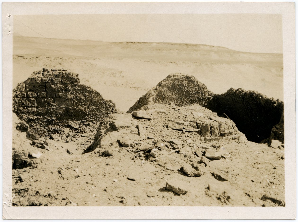 Tumbas en la necrópolis, Monasterio de San Simeón, Asuán, Egipto, fotografía de Ugo Monneret de Villard de Ugo Monneret de Villard