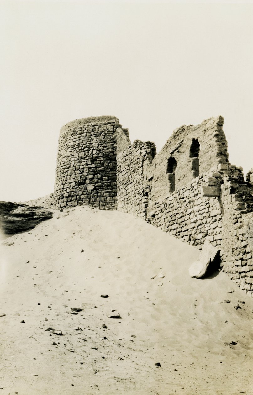 Torre del Monasterio de San Simeón, Asuán, Egipto, fotografía de Ugo Monneret de Villard de Ugo Monneret de Villard